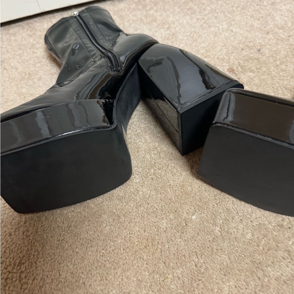 Beautiful platform boots - Picture 2 of 5